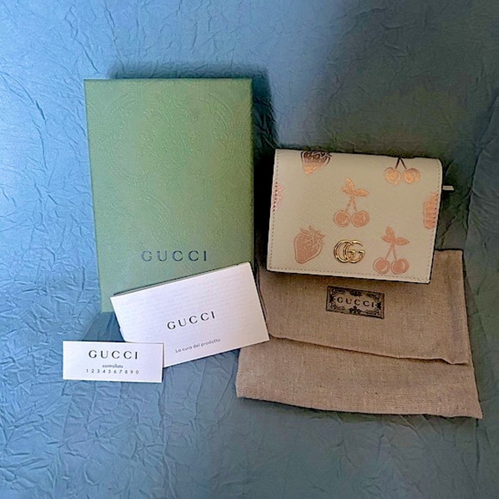 *NWT* Authentic Gucci Marmot Pink Berries small wallet**